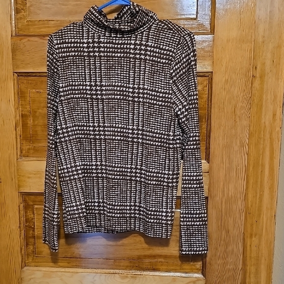 LOFT Tops - LOFT Mock Turtleneck in Brown and White L